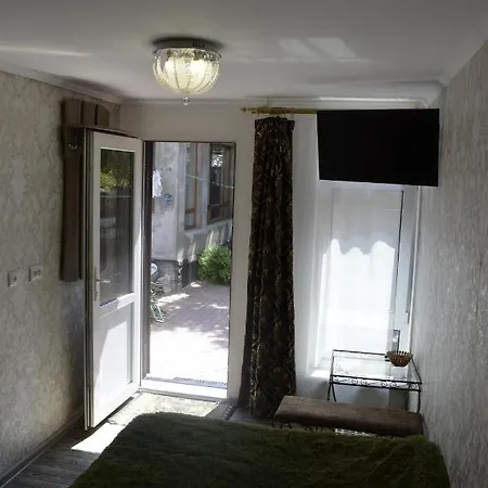 Апартаменти В Будиночку Біля Софіївського Парка Uman Exterior photo