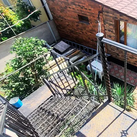 Апартаменти В Будиночку Біля Софіївського Парка Uman Exterior photo