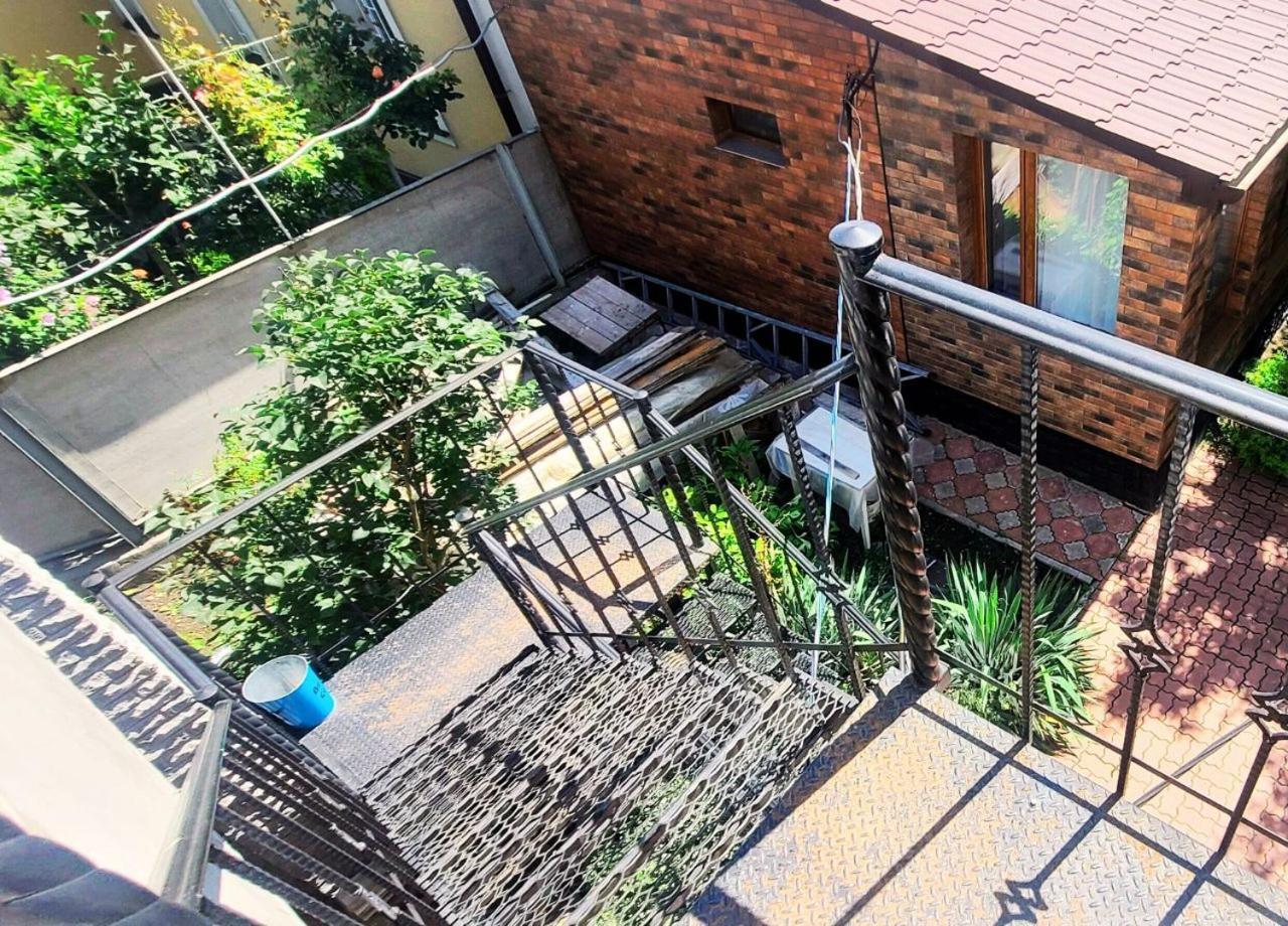 в будиночку біля софіївського парка Apartment *